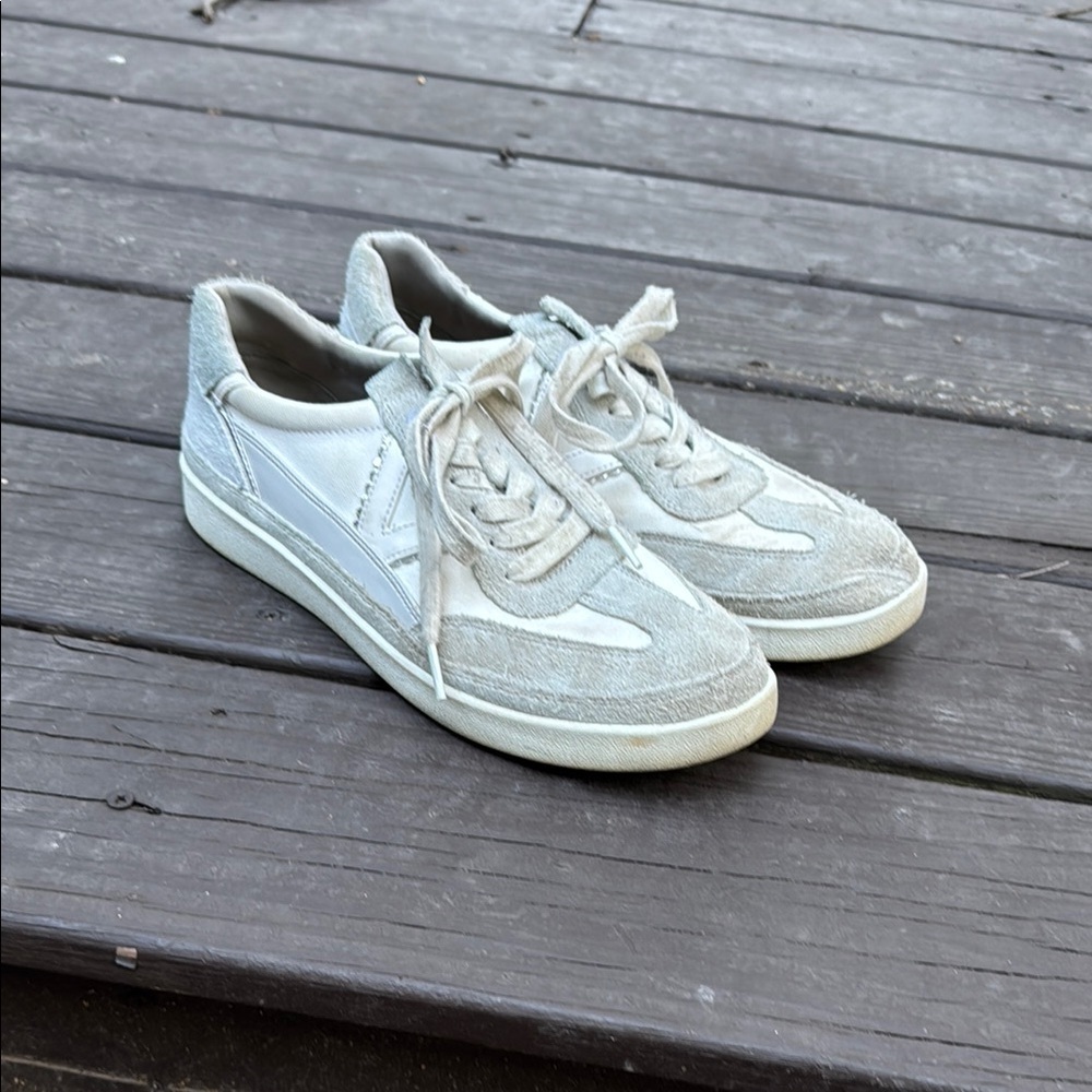 Vionic gray and white leather women’s sneakers size 10